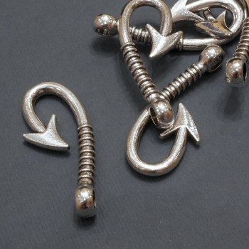 Pandantiv – cârlig, diametrul 16×39 mm, ambalaj 20 g, 5 bucăți (+ -)