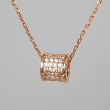 Colier Xuping cu pandantiv cu cristale albe, diametrul 7×8 mm, lungime 41–44 cm, grosime 1 mm