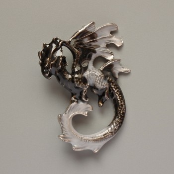Broșă-pandantiv Dragon, email negru și gri, metal argintiu, 42x58 mm