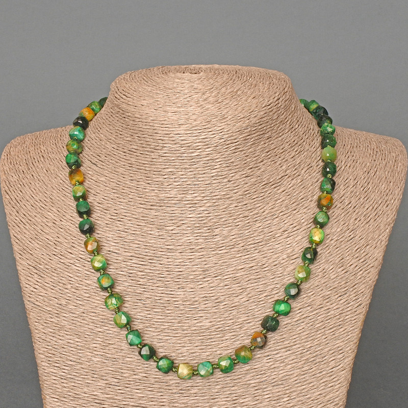 Colier verde ochi de pisică din piatră naturală, cuburi tăiate facetate, diametrul aproximativ 7 mm, lungime 51 cm +/-