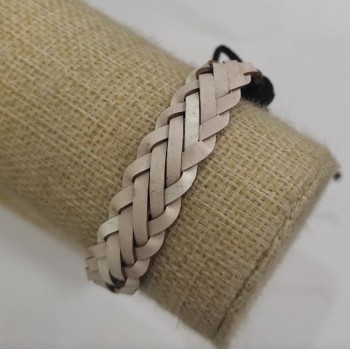 Brățară în reducere, lungime 18-25 cm, grosime 13 mm, piele ecologică, culoare albă, cu șnur reglabil