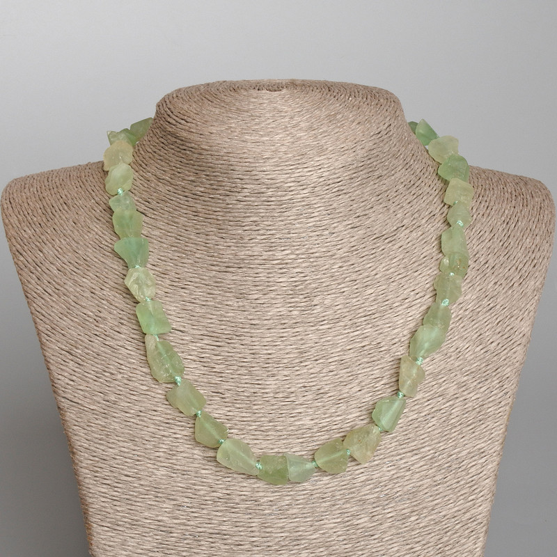 Colier din nefrit brut, piatră naturală, mărgele 10×13 mm, lungime aproximativă 47 cm