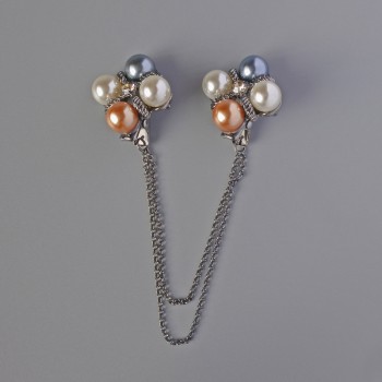 Broșă pentru cardigane Accent, mărgele albe, galbene și cenușii, metal argintiu Ø22 mm, lanț de 12 cm