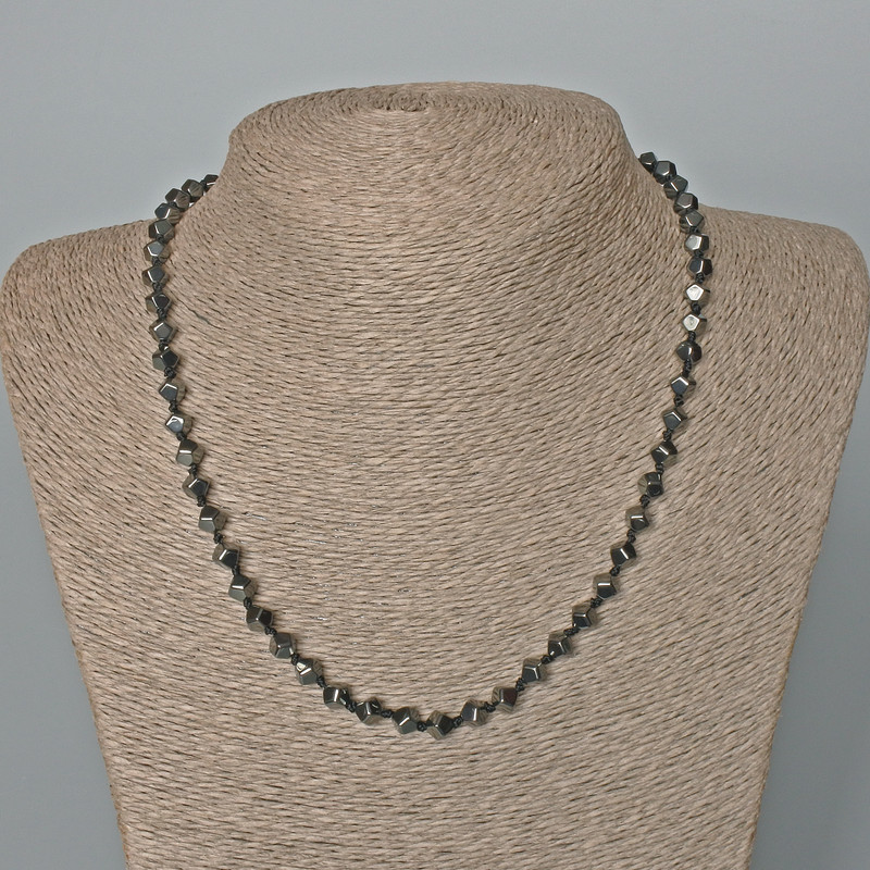 Colier din hematit, formă poligonală, diametru 6×6 mm, lungime 47 cm ±