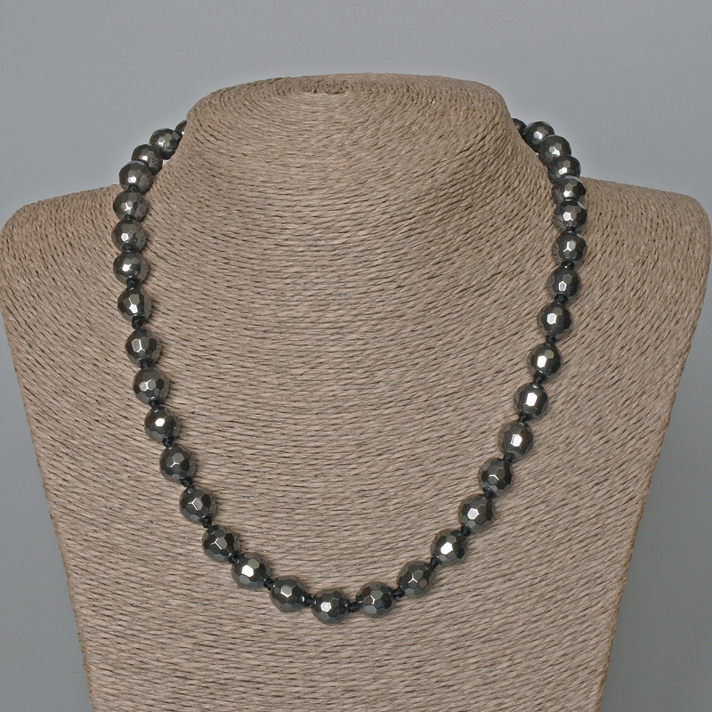 Colier din hematit, mărgele facetate, diametrul 10 mm, lungime 48 cm