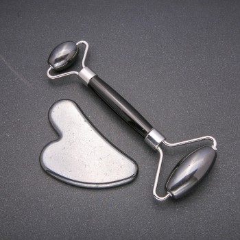 Set de masaje cu hematit, piatră naturală – rolă de masaj (lungime aproximativ 14 cm) + Gua Sha (5×8 cm +/-), metal argintiu