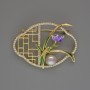 Broșă Floare cu strasuri albe și mărgea, email verde și mov, 31x42 mm, metal auriu