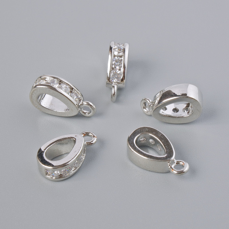 Bază de pandantiv cu strasuri albe, culoare argintie a metalului, diametrul 11x3 mm, ± 1 bucată