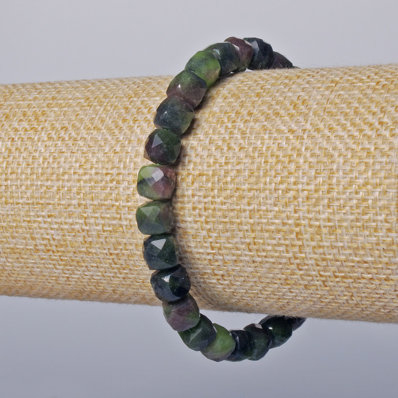 Brățară din zoizit natural, cu cuburi facetate, diametrul de aproximativ 7 mm, lungime 18 cm, ± (elastic)