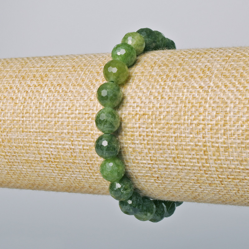 Brățară din jadeit natural cu mărgele tăiate, diametrul 8 mm, lungime 18 cm (elastic)