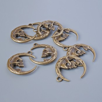 Pandantiv «Craniu», dimensiuni 27×23 mm, diametrul găurii 2,4 mm, set 8 buc. +/- culoare bronz a metalului