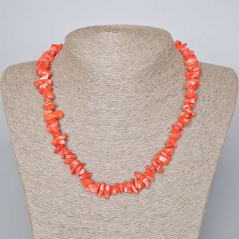 Colier din coral portocaliu natural – fragmente, diametrul 9×4 mm, lungime 44–47 cm