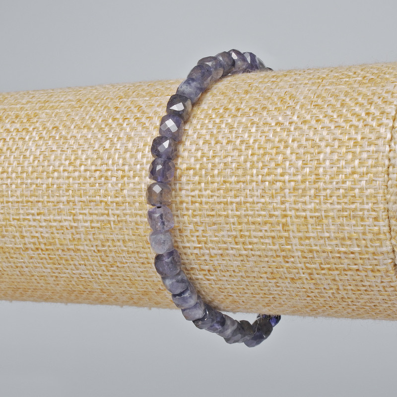 Brățară din iolit, piatră naturală, cuburi facetate, diametrul 4,5 mm, lungime 18 cm ± (pe elastică)