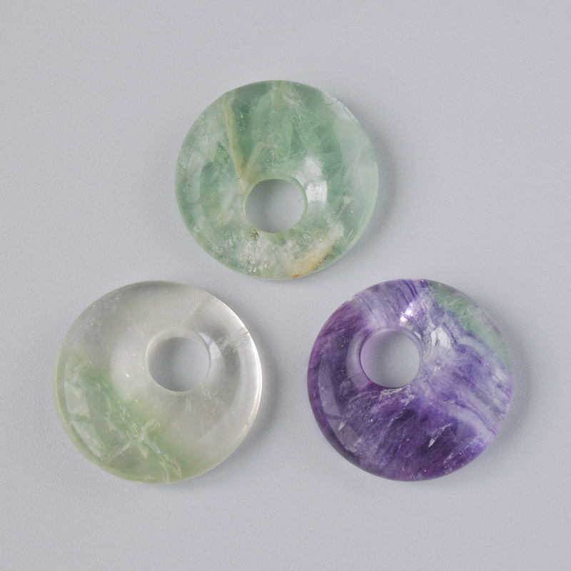Pandantiv în formă de gogoșă (donut) din fluorit natural, piatră naturală, diametrul 18x5 mm, diametrul găurii 5 mm