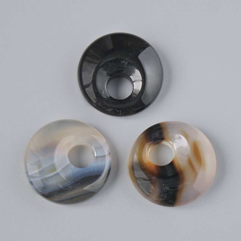 Pandantiv în formă de gogoșă din agată neagră, diametrul 18×5 mm, diametrul găurii 5 mm