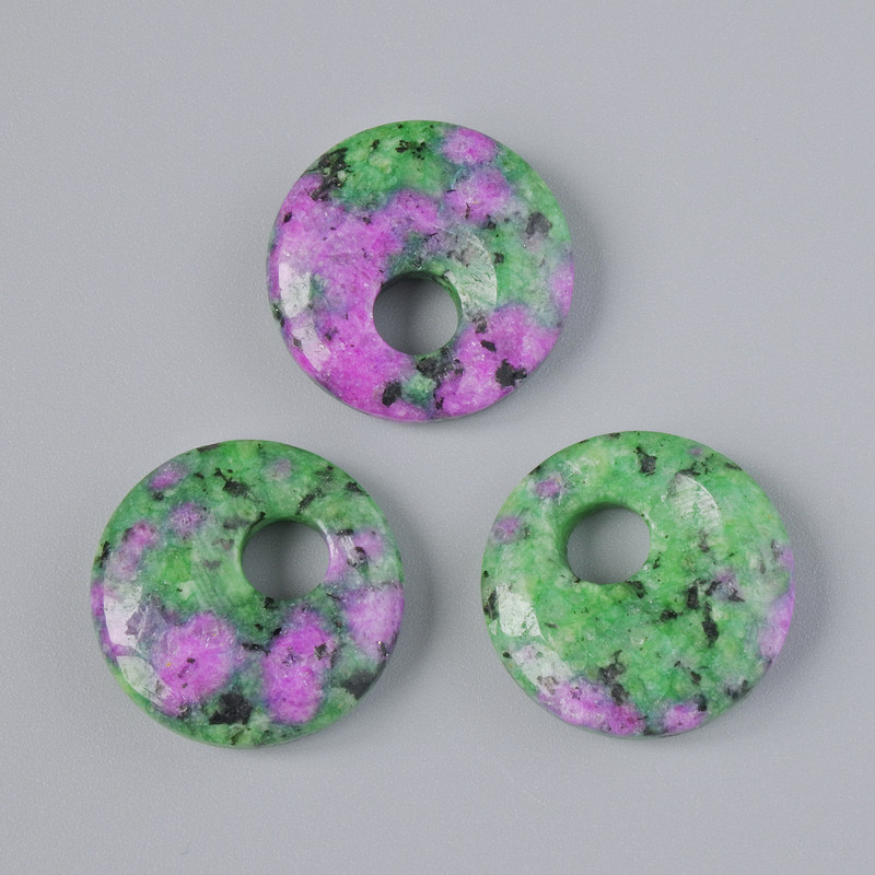 Pandantiv în formă de gogoșă din zoizit natural, diametru 18×5 mm ±
