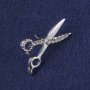 Broșă «Foarfecă» cu strasuri albe, metal argintiu 31×21 mm+