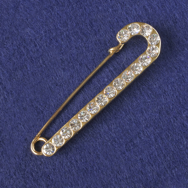 Broșă-pin cu cristale albe, metal auriu 72×20mm+
