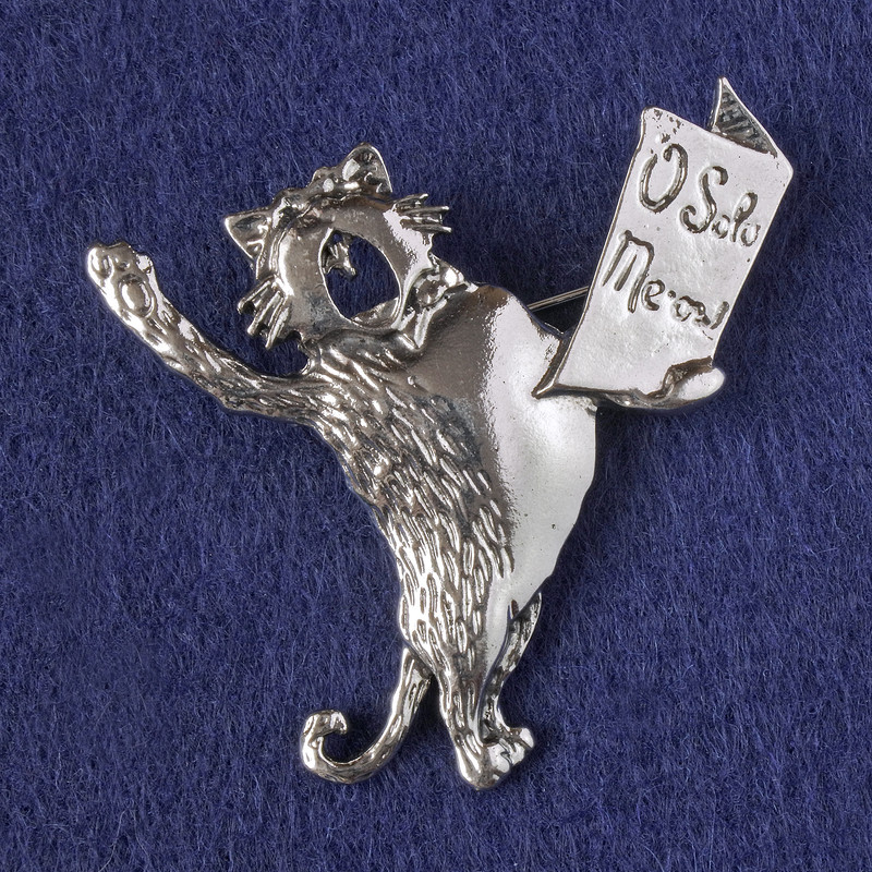 Broșă sau pandantiv Pisicuță „O Solo Meow”, metal argintiu 49x46mm+
