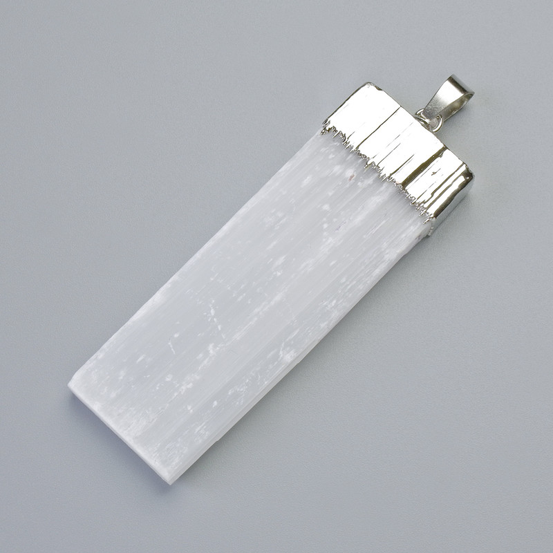 Pandantiv din selenit neprelucrat, metal argintiu, diametrul 61x22x6 mm, 5 mm +/-, lungime 73 mm +/-