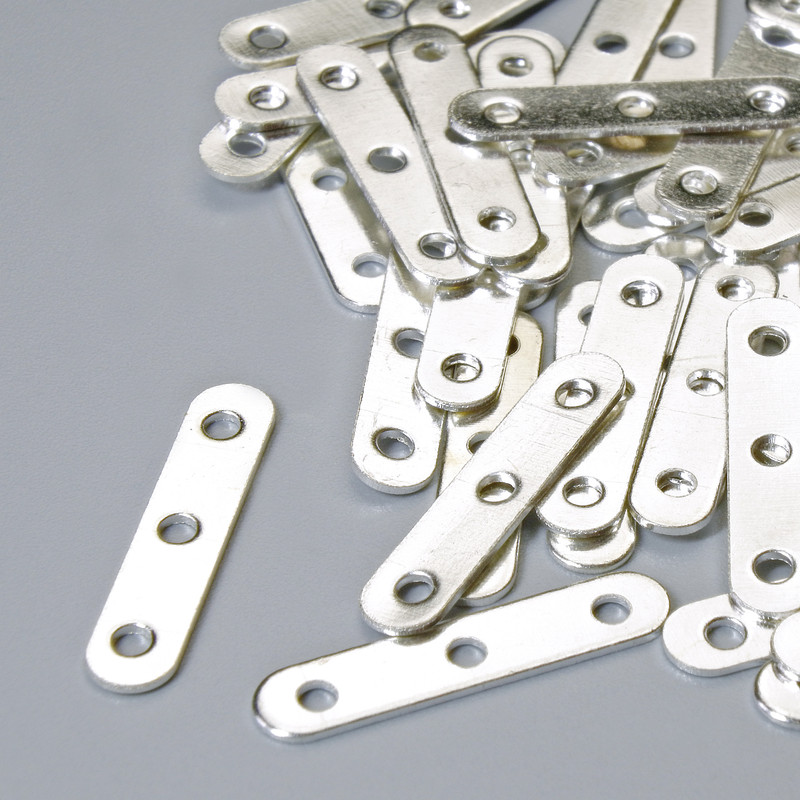 Separator placă pentru 3 șiruri, diametru 17×3,5 mm ±, gaură diametru 1,4 mm, pachet de 50 bucăți, culoare argintiu metalic