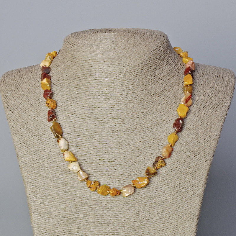 Colier din jasper Mookaite natural brut, mărgele ovoidale 8x10 mm