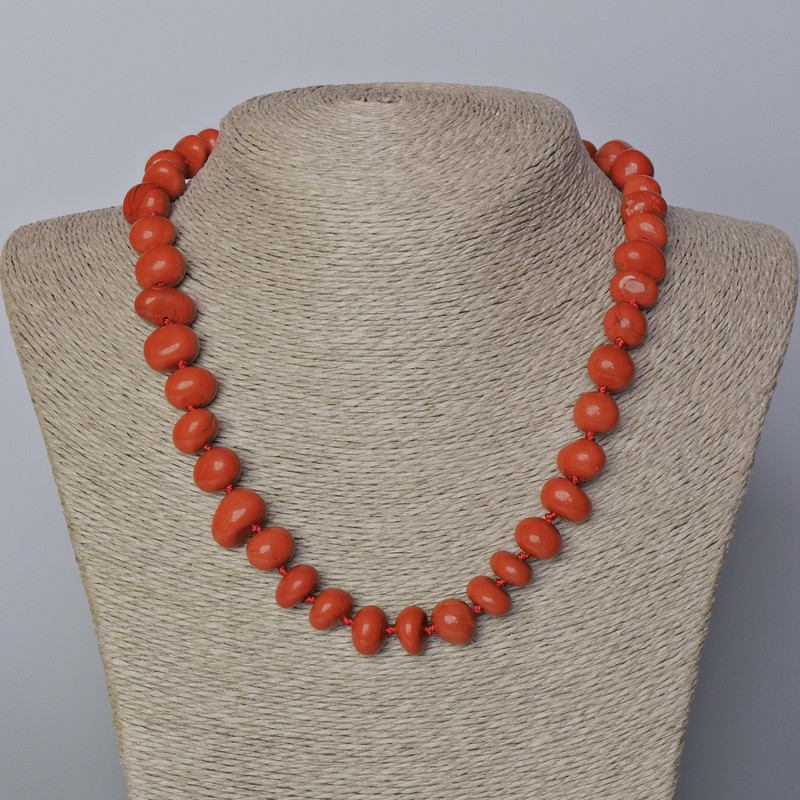 Colier din jasper roșu natural, mărgele tăiate cu fațete, diametrul 12x10 mm (+/-), lungime 45-48 cm (+/-)