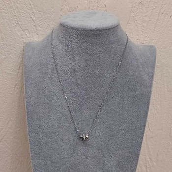 Pandantiv cu trei inele, diametrul de 7 mm, lungime 41–45 cm, grosimea 1,35 mm, metal argintiu