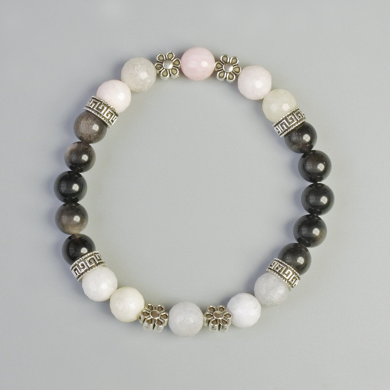 Brățară din obsidian argintiu și jad colorat, diametrul de 8 mm ± (elastic), lungimea de 18 cm ±, cu inserții metalice