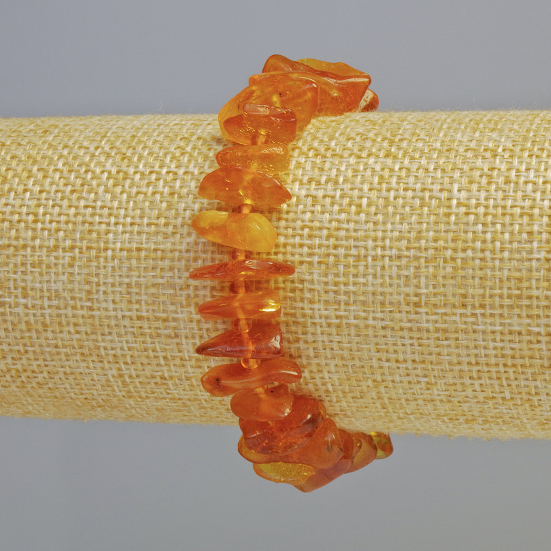 Brățară cu chihlimbar tăiat, diametrul 12×3 mm ± (pe elastic), lungime 18 cm ± cu mărgele