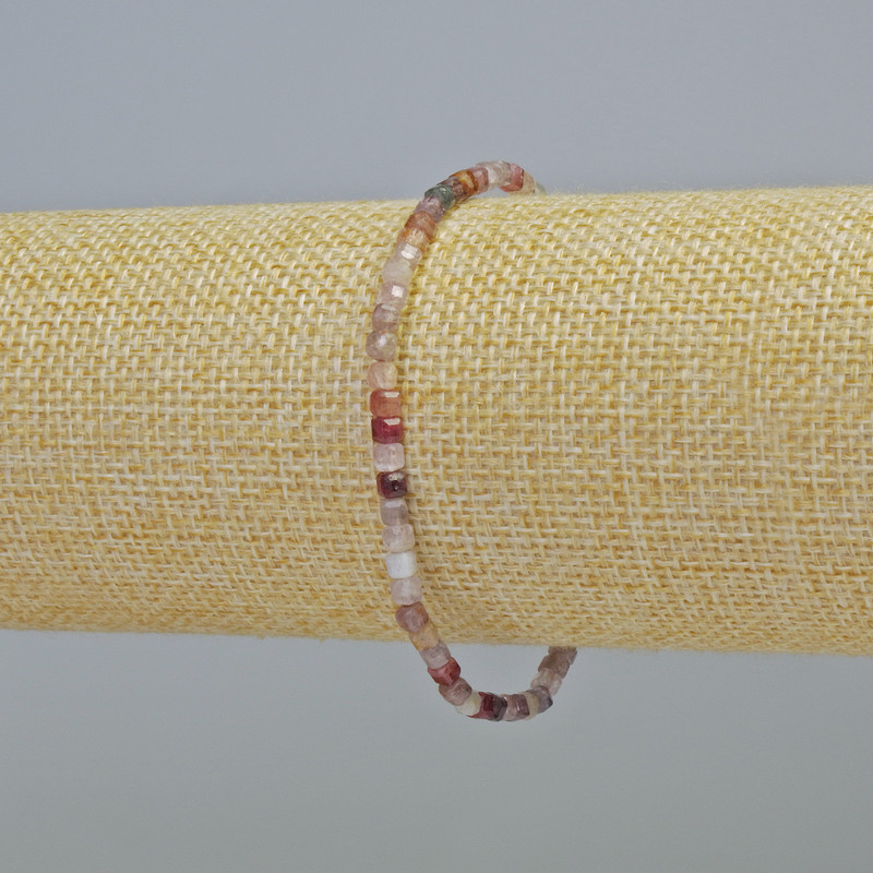 Brățară din turmalin natural, piatră tăiată în cuburi, diametru 3 mm +/- (elastică), lungime 18 cm+