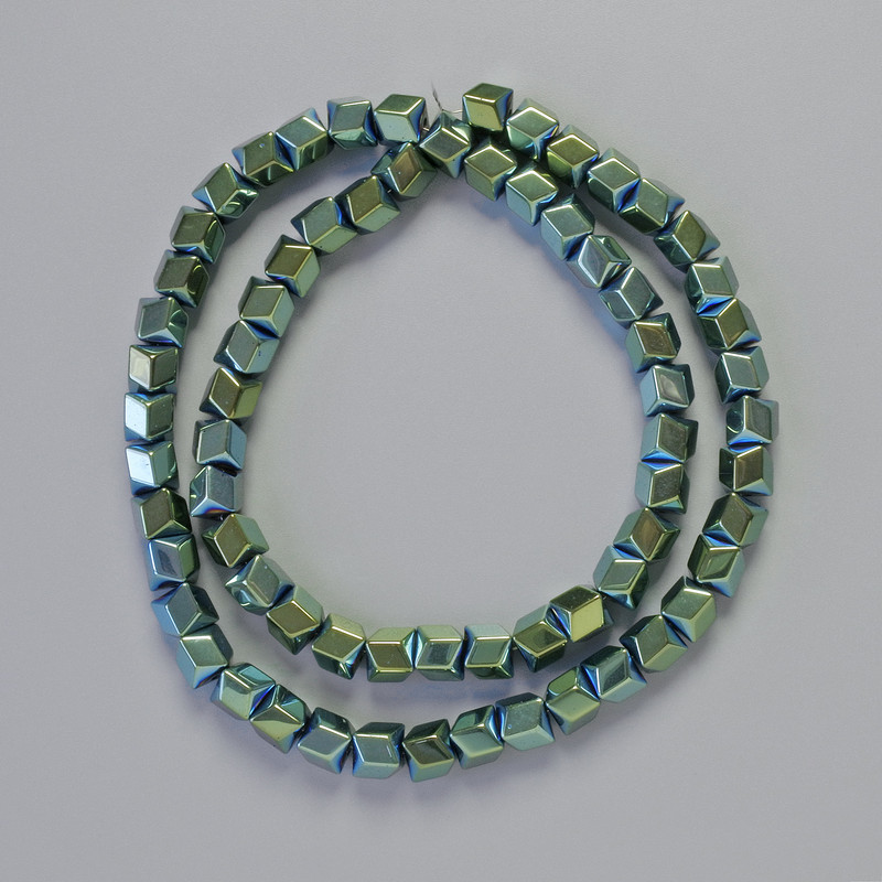 Mărgele hematit hexagonale în zigzag, culoare verde chameleon, diametrul 6x6 mm, lungime 42 cm