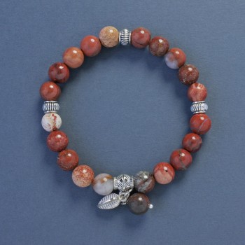 Brățară din jasper roșu, bile netede de 8 mm, lungime 18 cm, elastică, cu pandantiv frunză