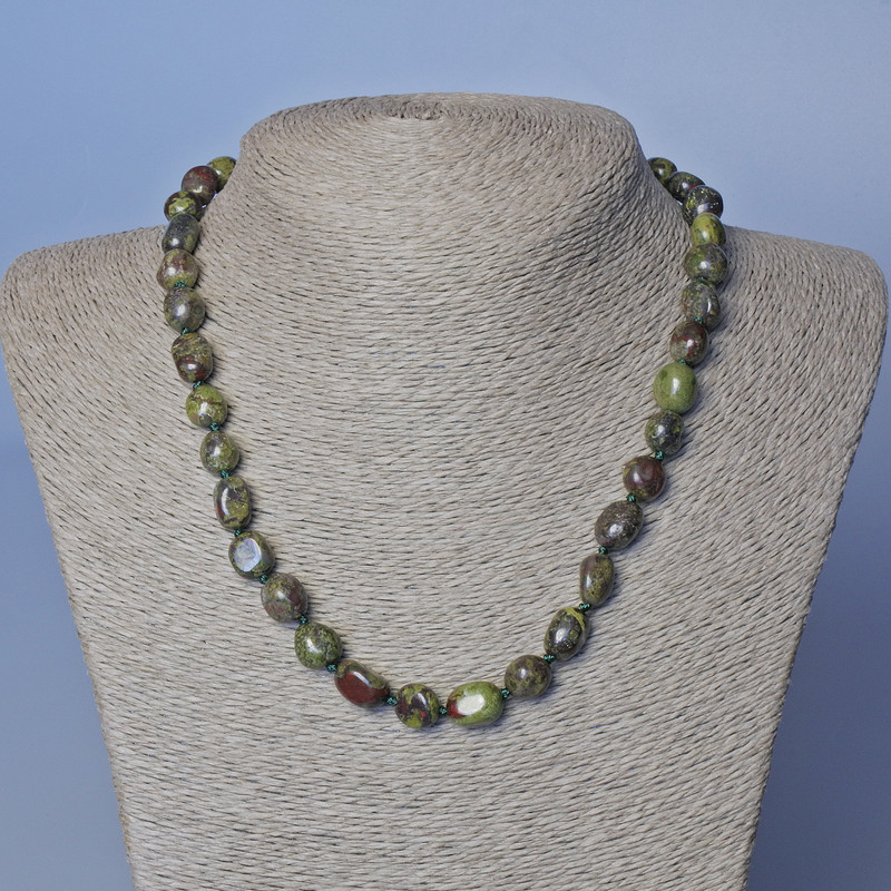 Colier din jasper «Sângele dragonului», piatră naturală, fațetat, diametru 10 mm, lungime 48 cm