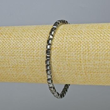 Brățară din hematit cuburi, culoare argintiu închis, diametru aproximativ 4x4 mm, lungime 18 cm (elastic)