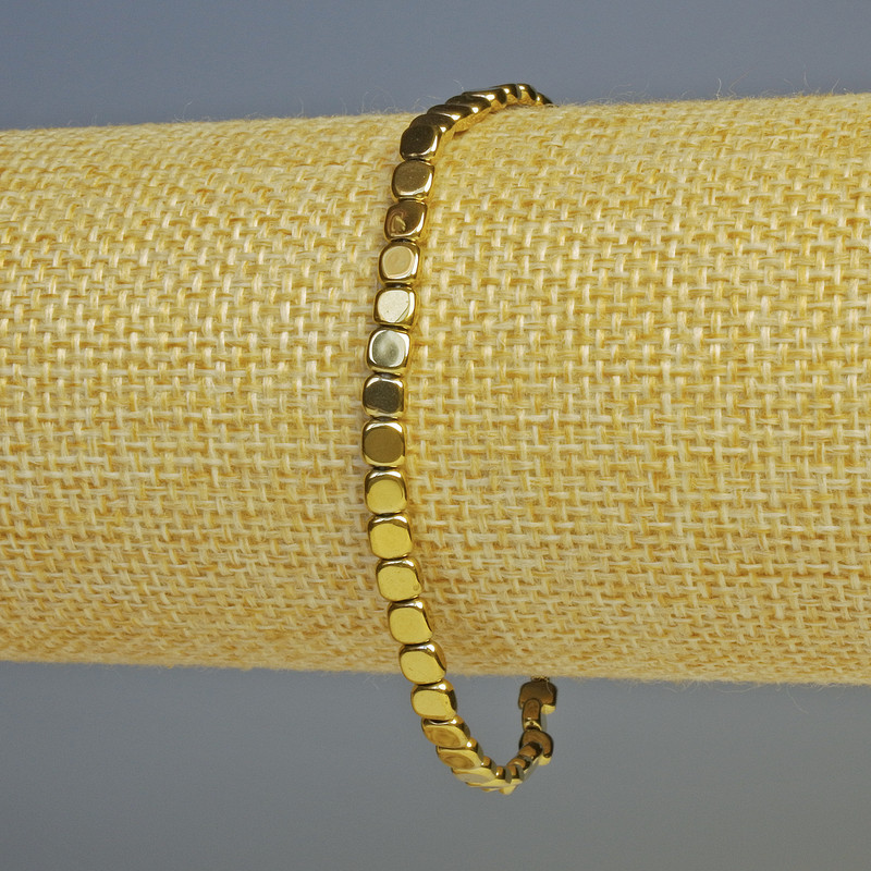 Brățară hematit pătrat, culoare aurie, diametru 4x4x2 mm ±, lungime 18 cm ±, extensibilă