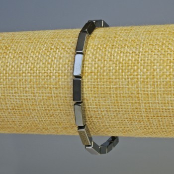 Brățară din hematit dreptunghiulară, culoare neagră, diametru 10x4 mm, lungime 18 cm, elastică