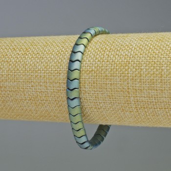 Brățară din hematit în formă de șarpe, model zig-zag, culoare verde chameleon mat, diametru 7×5×5 mm, lungime 18 cm, elastic