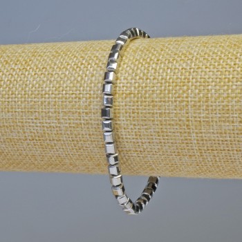 Brățară din hematit cu cuburi rotunjite, culoare argintie, diametrul 4x4 mm, lungime 18 cm, extensibil