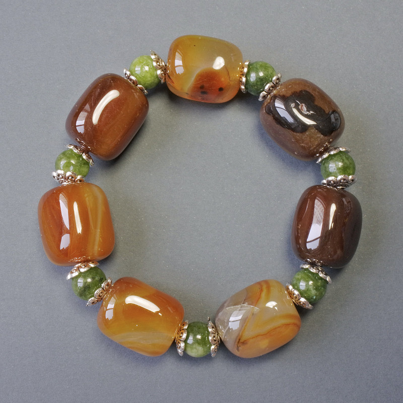 Brățară din agat, piatră naturală, formă dreptunghiulară, diametrul 19x15 mm ±; Jadeit, mărgele netede, diametrul 8 mm ±; lungime 18 cm ±; elastică