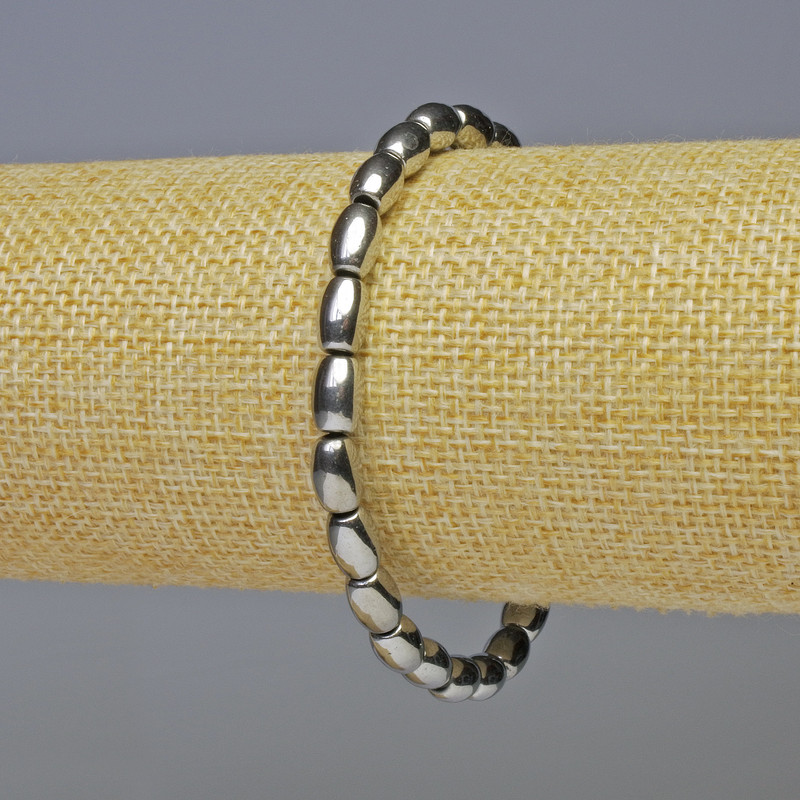 Brățară cu hematit, ovală, culoare argintie, diametru 8x5 mm, mărgele de 5 mm, lungime 18 cm, elastică