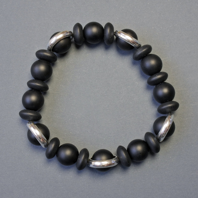 Brățară din șungit cu bile netede, diametrul 10 mm, discuri 10×4 mm, lungime 18 cm, pe elastic