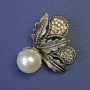 Broșă Frunze cu perlă albă 44x38 mm, din metal argintiu