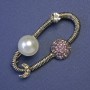Broșă Orbita cu planete, perlă albă artificială și strasuri roz, 53×32 mm, metal argintiu