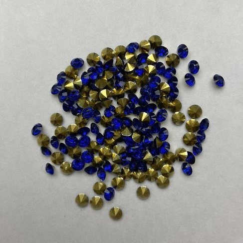 Strasuri, pietre de culoare albastră, diametru 3,3 mm (+-), ambalaj 4 g (+-)