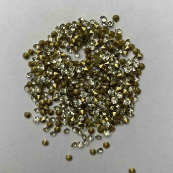 Strasuri albe, cu diametrul de 3 mm (+/-), ambalate în pachet de 3 g (+/-)