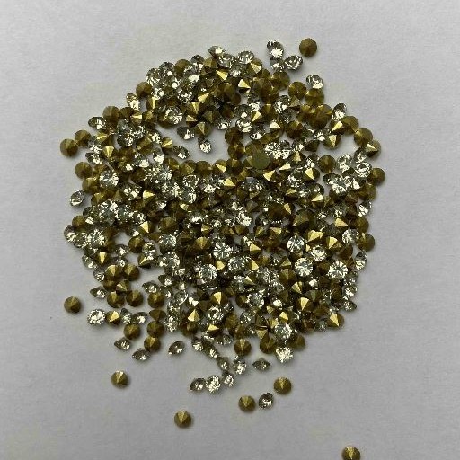 Strasuri albe, cu diametrul de 3 mm (+/-), ambalate în pachet de 3 g (+/-)