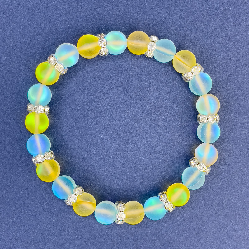 Brățară din sticlă opală albastru-galben, bile netede, diametru 8 mm, lungime 18 cm, elastică