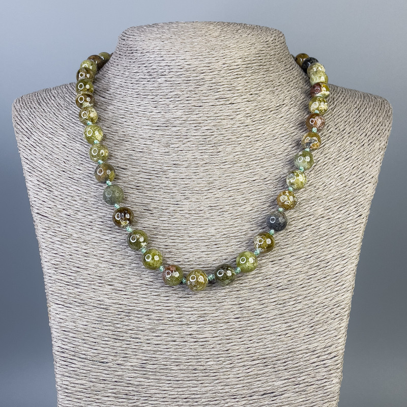 Colier din grosular verde (grenat verde) cu bile netede de 10 mm, lungime 50 cm