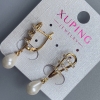 Cercei Xuping placare aur 18K cu perlă Mallorca, diametrul de 7 x 9 mm și strasuri albe, lungime 32 mm +